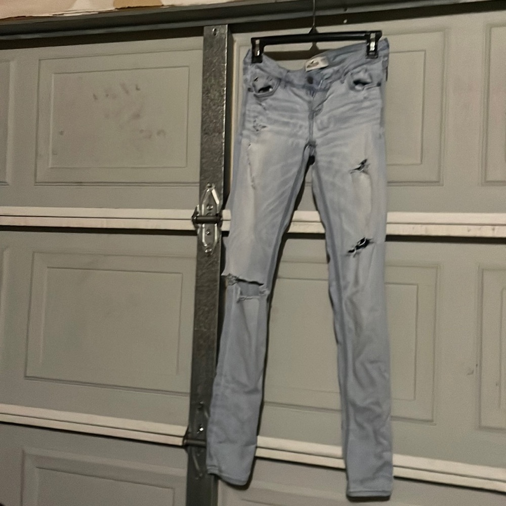 I’m selling these Blue Jeans from Hollister 🦅